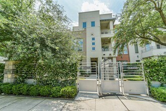 Building Photo - 5425 Hidalgo St