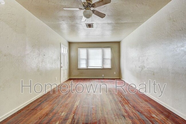 Building Photo - 410 E Steed Dr