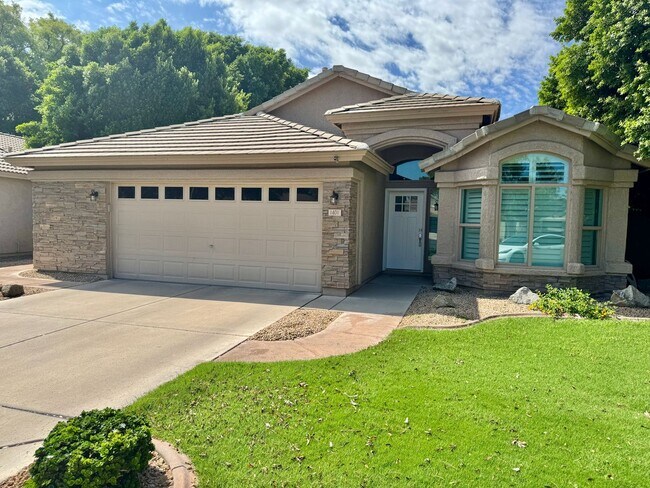 Building Photo - Gorgeous 3 Bedroom Furnished Home on Water! Spectacular Views!