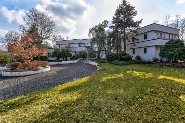 Building Photo - 21 Cedar Dr