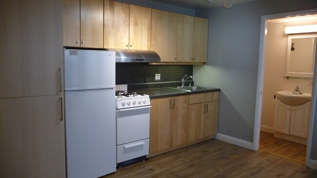 Building Photo - 371 Chestnut St