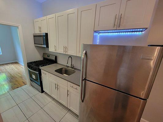 Foto del edificio - 3 bedroom in Bronx NY 10459