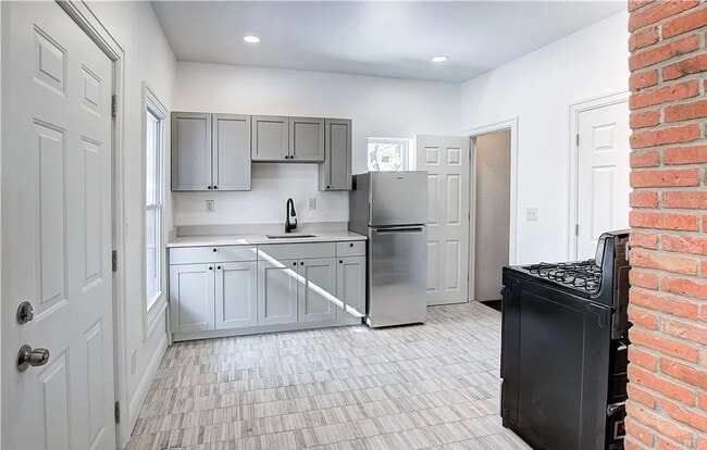 Building Photo - 87th,W.1308