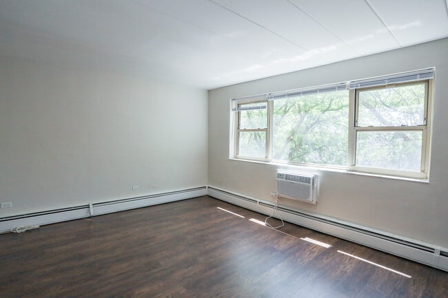 Building Photo - 7300 N Ridge Blvd