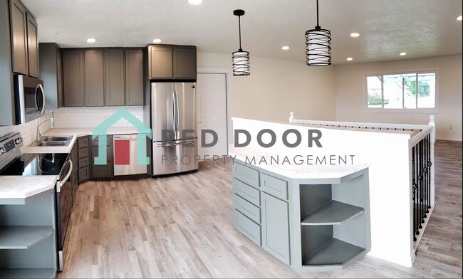 Building Photo - Charming 4-Bed, 2-Bath Country Retreat | D...