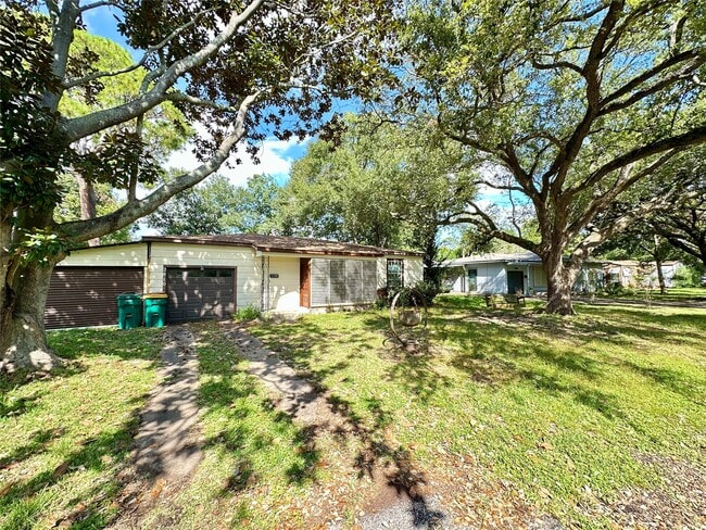 Building Photo - 2810 N Houston Dr