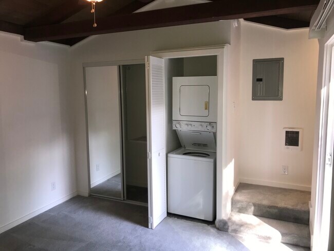 Bedroom Closet and Washer-Dryer - 206 Bella Vista Ave