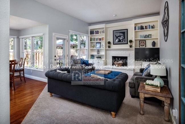 Building Photo - 5830 Sunbrook Dr