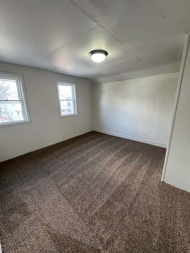 Foto del edificio - 311 W Williams St