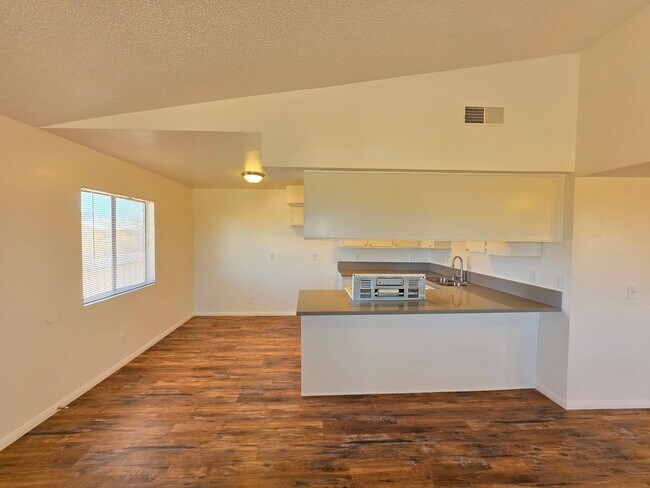 Foto del edificio - 8342 Columbine Ave