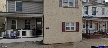 Building Photo - 512 Pond St