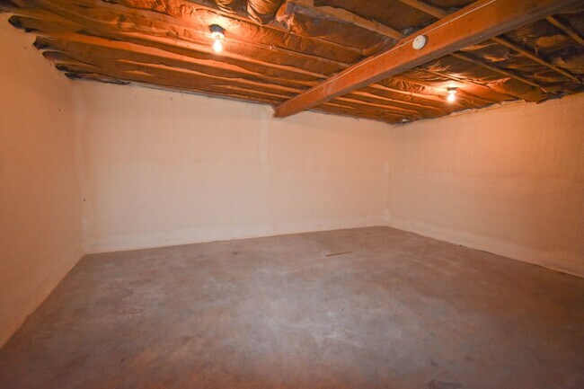 Building Photo - Two Bedroom in Jersey Shore with 1-Car Garage!