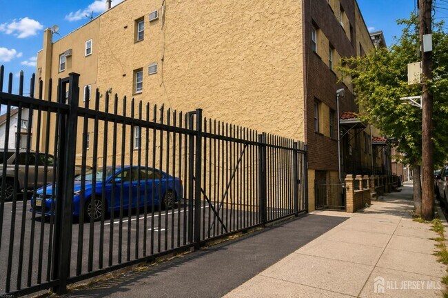 Foto del edificio - 600 N 6th St