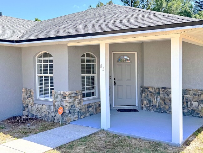 Foto del edificio - Freshly Renovated Three Bedroom Home Ready...