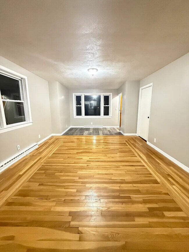 Building Photo - 80 Gladstone St