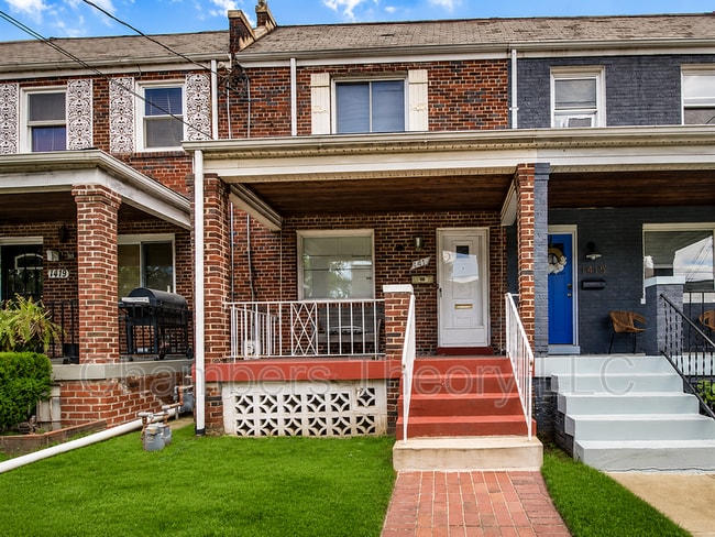 Building Photo - 1417 Downing St NE