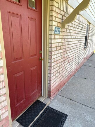 Building Photo - 212 Princeton Dr