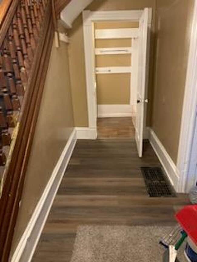 Building Photo - 3 bed 1 bath house