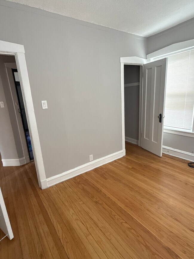 Foto del edificio - SPACIOUS 2 BEDROOM APARTMENTS FOR $1,650.00