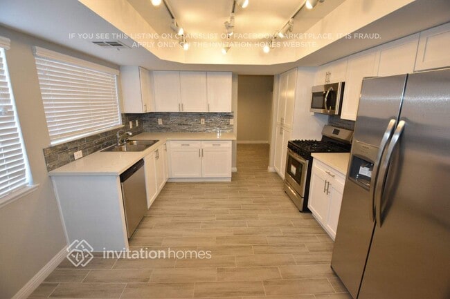 Foto del edificio - 7517 W Gilmore Ave