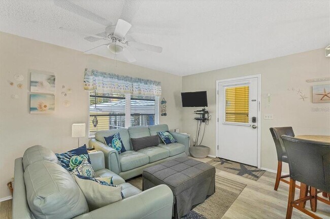 Foto del edificio - 301 Avenida Madera