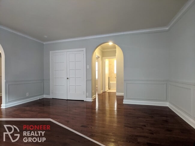 Building Photo - 542 W Surf St