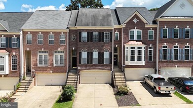 Building Photo - 607 Battery Terrace NE