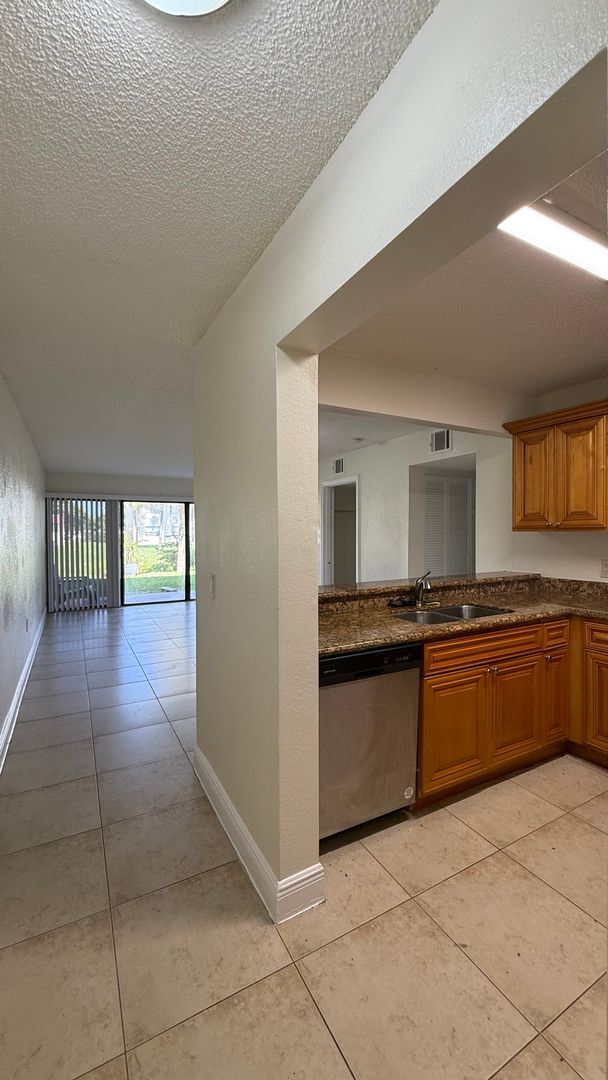 Building Photo - 2BR/2BA Ground-Floor Condo in Palm Beach Grande