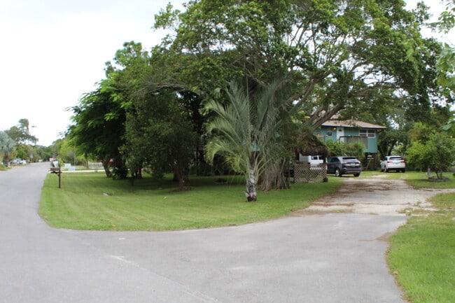 Building Photo - 5573 Palmetto St