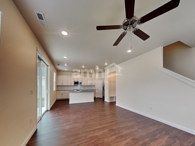 Building Photo - 1528 N Garnet Creek Ave