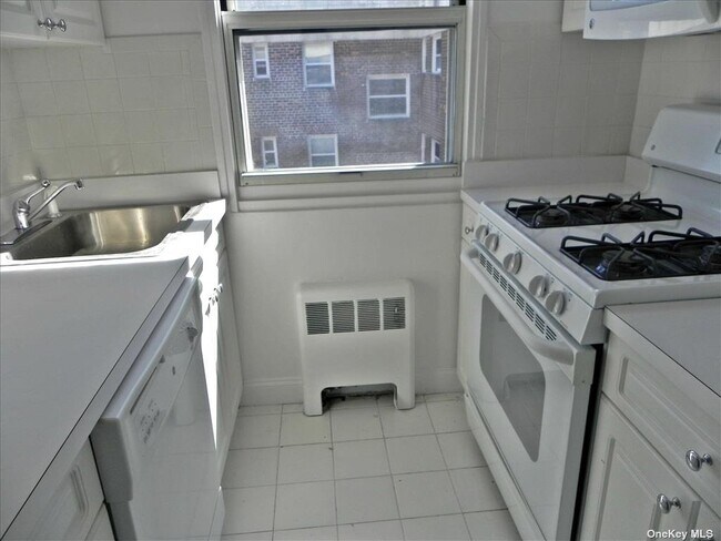 Foto del edificio - 9 Schenck Ave