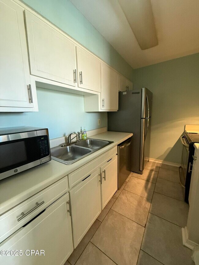 Foto del edificio - 17614 Front Beach Rd