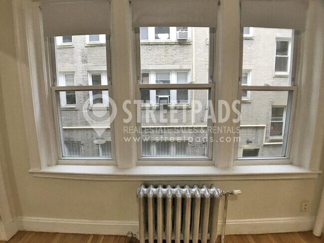 Building Photo - bedroom in Boston MA 02215