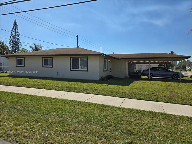 Building Photo - 298 NE 35th Ct