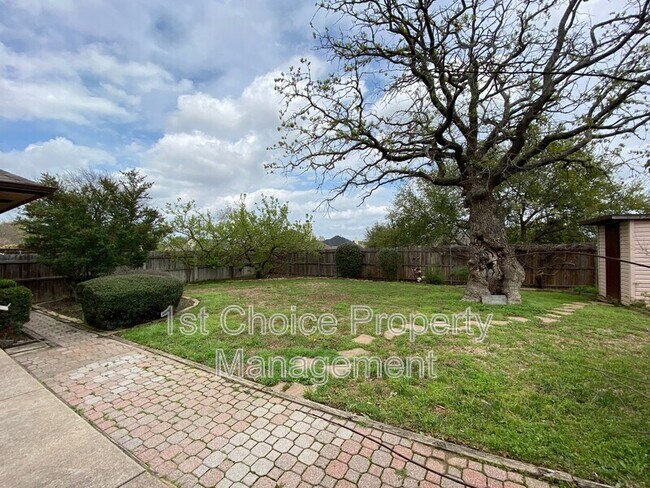 Building Photo - 348 Parkview Dr
