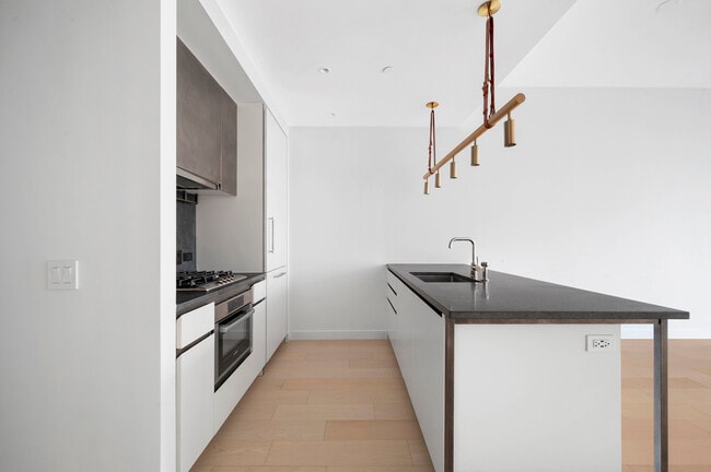 Building Photo - 11 Hoyt St