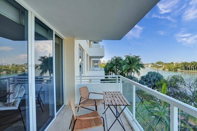 Foto del edificio - 5600 Collins Ave