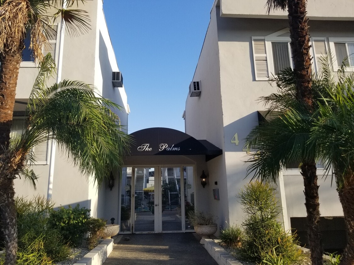Primary Photo - 444 E Providencia Ave