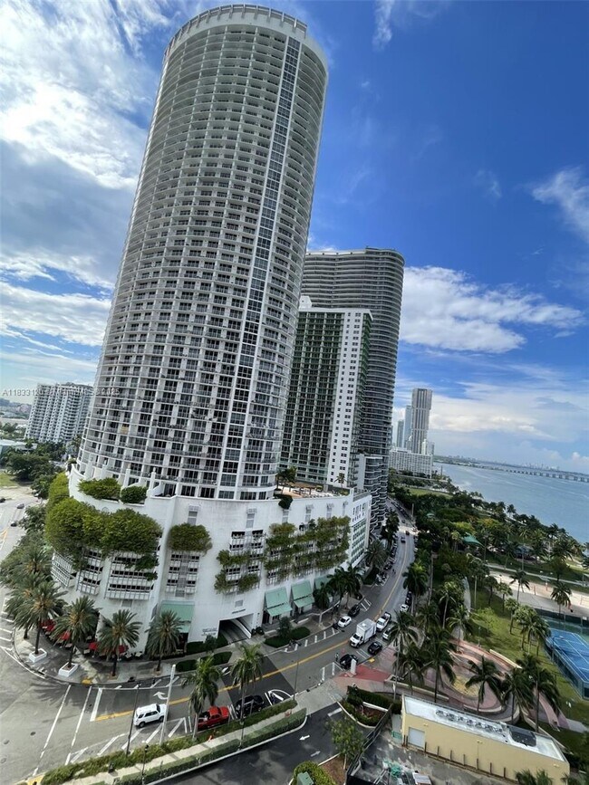 Building Photo - 1750 N Bayshore Dr