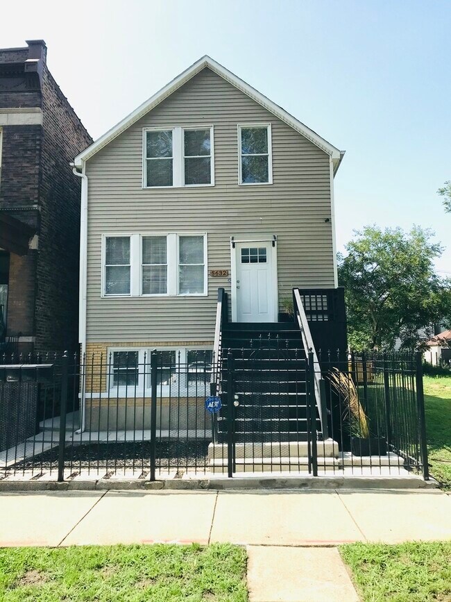 Building Photo - 5632 S Hermitage Ave