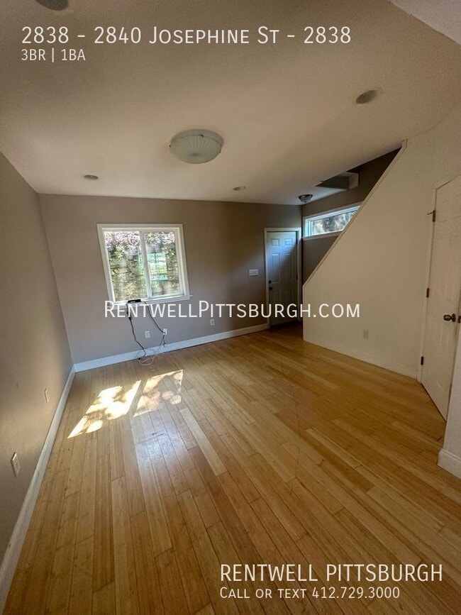 Building Photo - 3 Bedroom Townhome in South Side - HALF OF...