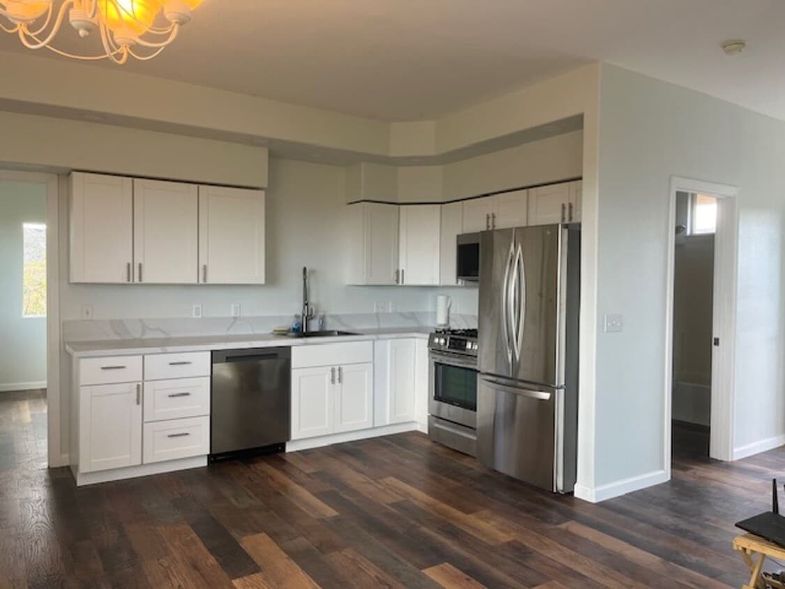 Primary Photo - Pet friendly 3 bedroom / 2 bath home with ...