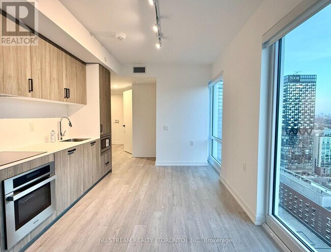 Photo du bâtiment - 88 Queen St E