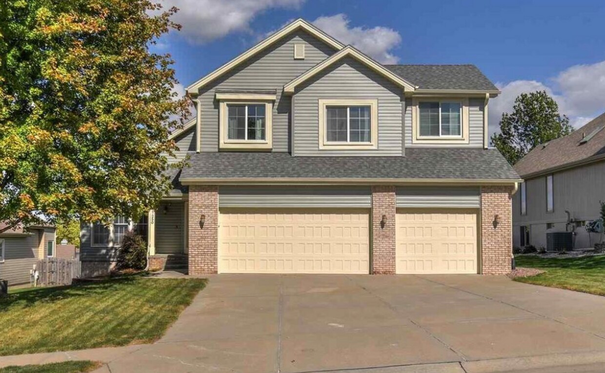 Foto principal - Beautiful 4 Bedroom In Rose Garden Estates!!