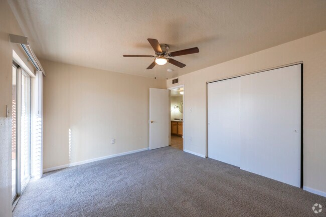 2 habitaciones, 1 baño - 820 pies cuadrados - Dormitorio principal - Borderman's Reef