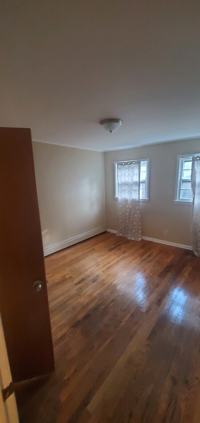 Bedroom 2 - 52 Valley St