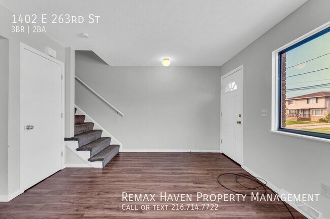 Building Photo - 1402 E 263, Euclid-  Stunning 3 bed, 1.5 b...