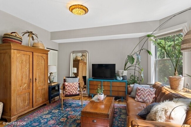 Building Photo - 5402 North Kenmore,-2E