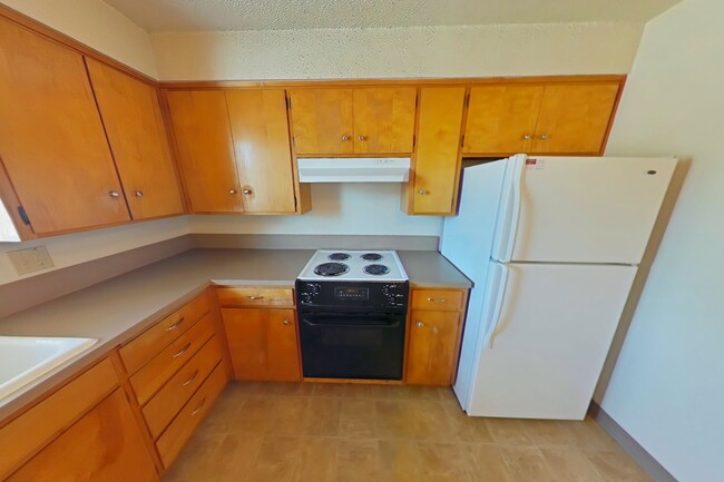 Building Photo - 2 Bedroom Apartment ~ Close to Campus