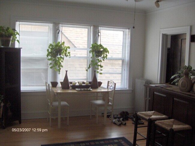 Foto del edificio - 4915 N Hoyne Ave